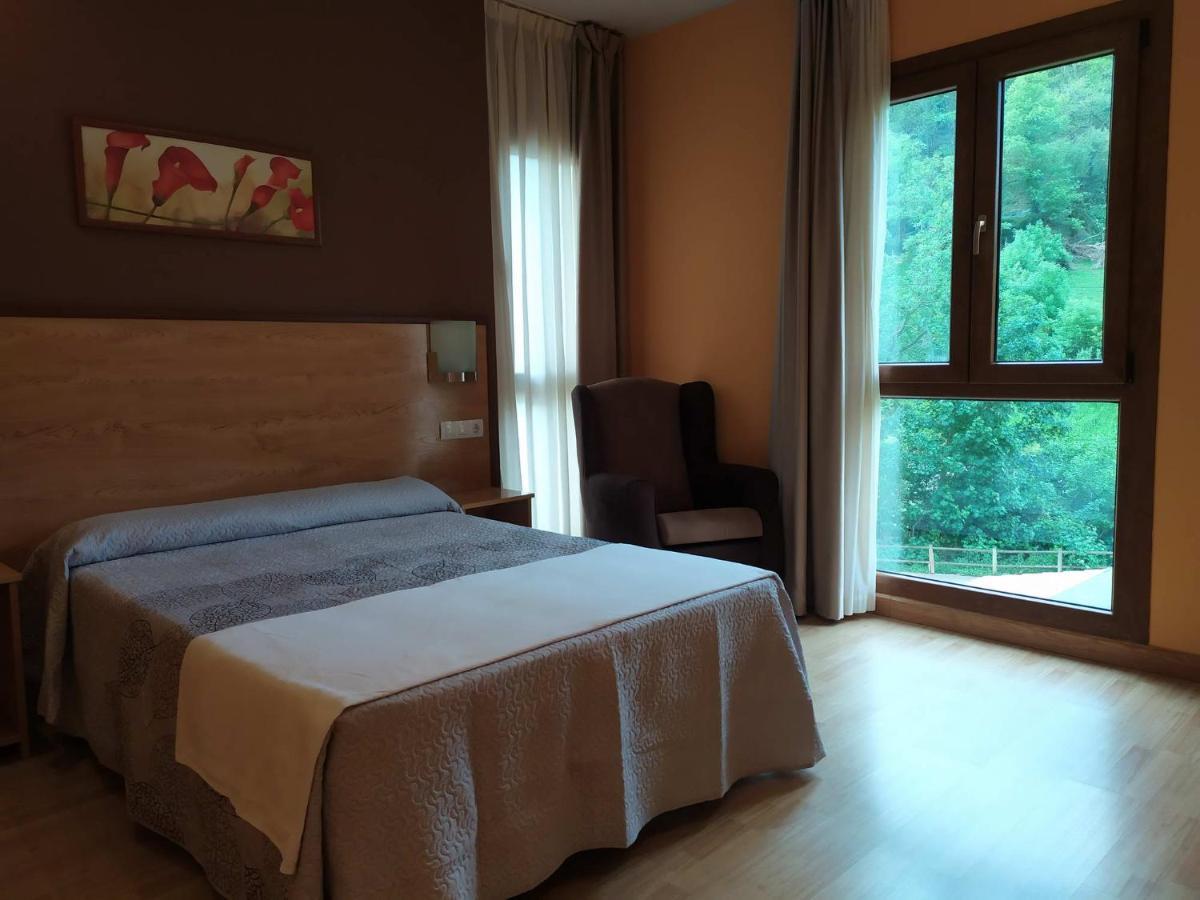 Hotel Santa Cristina โปลา เด เลนา ภายนอก รูปภาพ