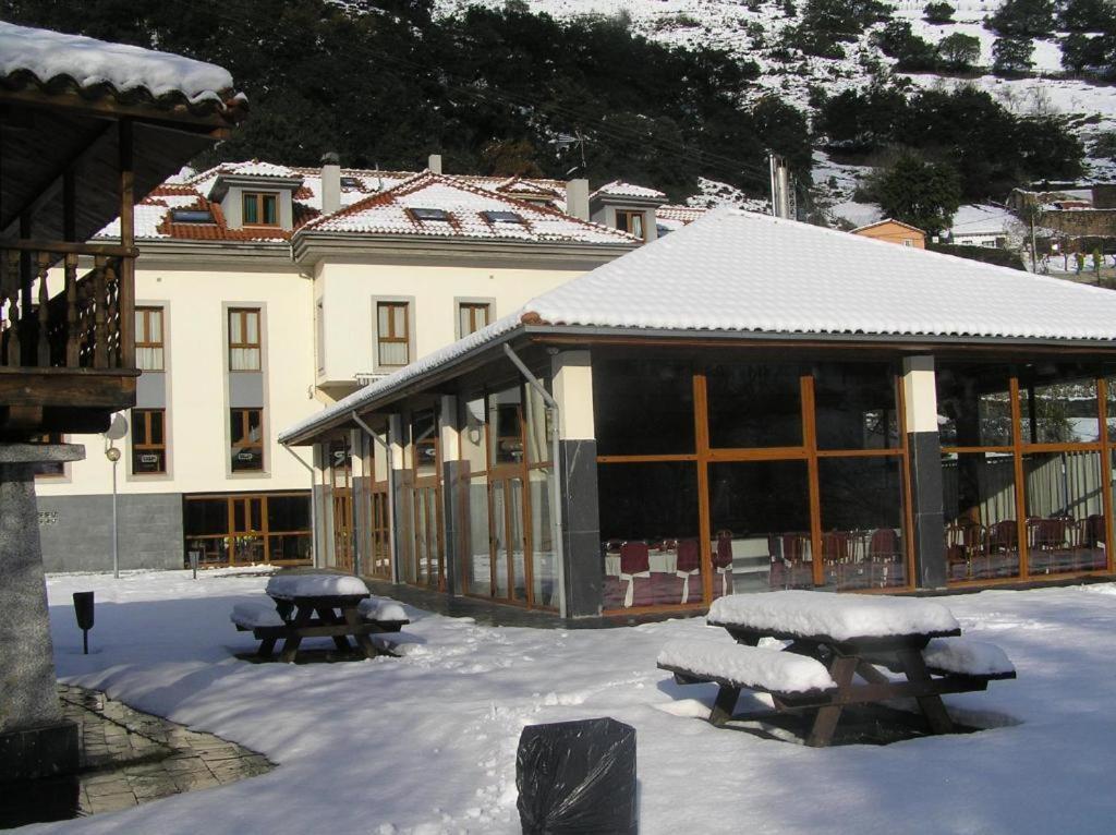 Hotel Santa Cristina โปลา เด เลนา ภายนอก รูปภาพ