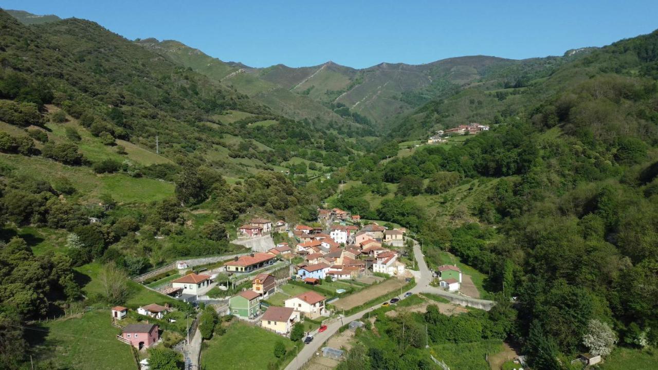 Hotel Santa Cristina โปลา เด เลนา ภายนอก รูปภาพ