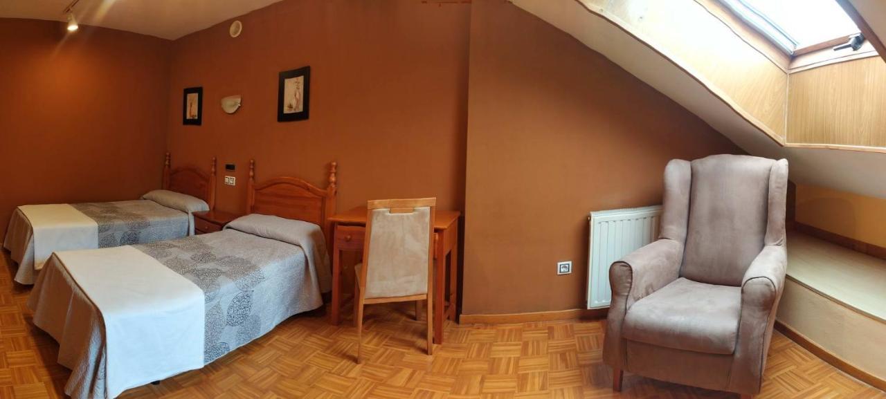Hotel Santa Cristina โปลา เด เลนา ภายนอก รูปภาพ