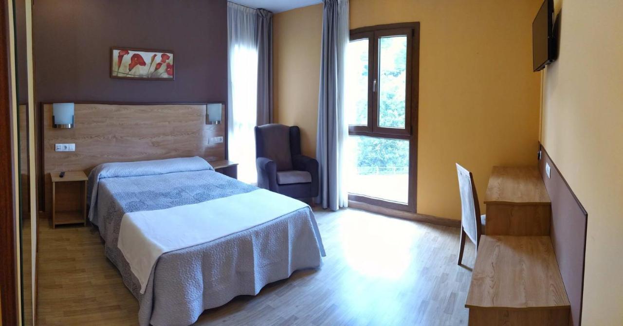 Hotel Santa Cristina โปลา เด เลนา ภายนอก รูปภาพ