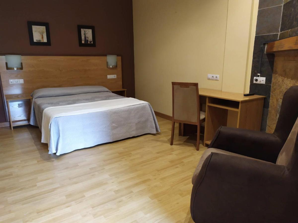 Hotel Santa Cristina โปลา เด เลนา ภายนอก รูปภาพ