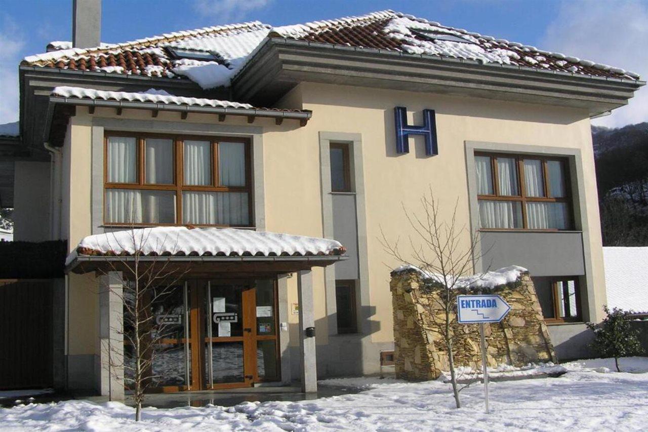 Hotel Santa Cristina โปลา เด เลนา ภายนอก รูปภาพ