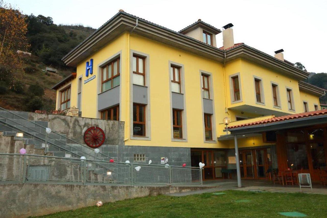 Hotel Santa Cristina โปลา เด เลนา ภายนอก รูปภาพ