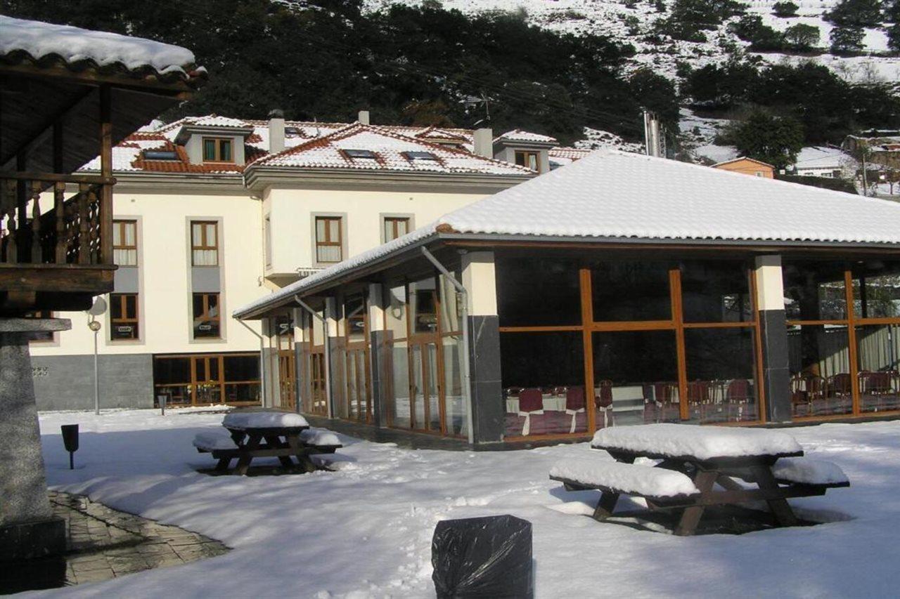 Hotel Santa Cristina โปลา เด เลนา ภายนอก รูปภาพ