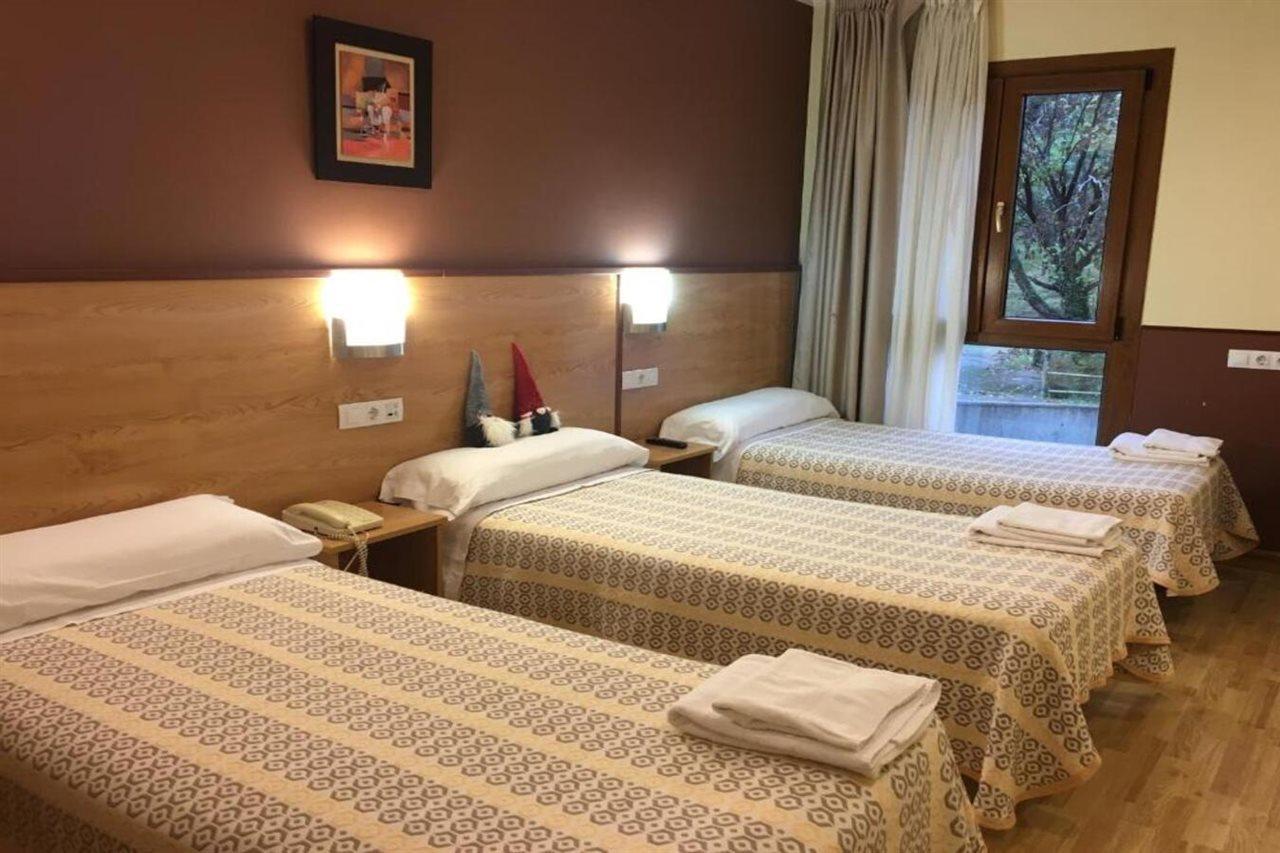 Hotel Santa Cristina โปลา เด เลนา ภายนอก รูปภาพ