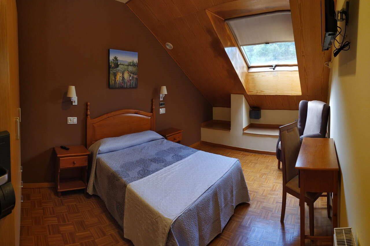 Hotel Santa Cristina โปลา เด เลนา ภายนอก รูปภาพ