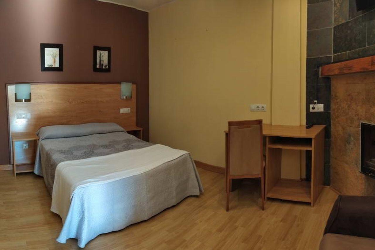 Hotel Santa Cristina โปลา เด เลนา ภายนอก รูปภาพ